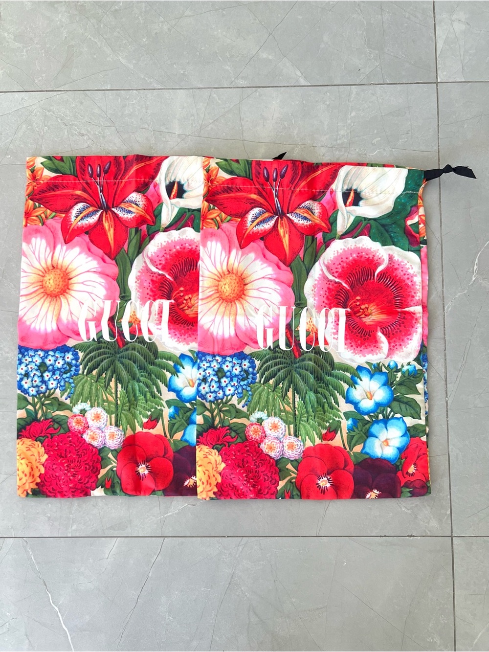 GUCCI 1 Pair Flora Print Vibrant Satin Drawstring Shoe Duster / Shoe Dust Bag
